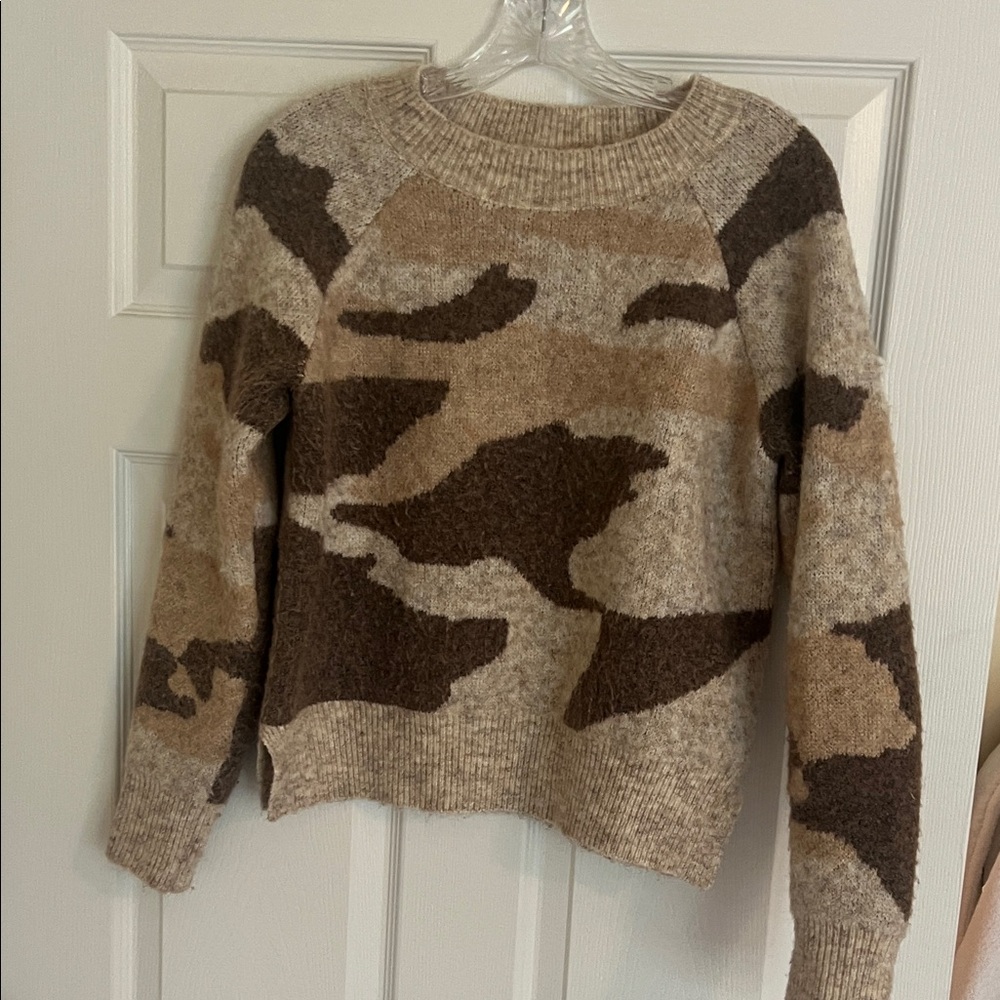 Moth Women's Camouflage Crew Neck Sweater - Brown and Tan